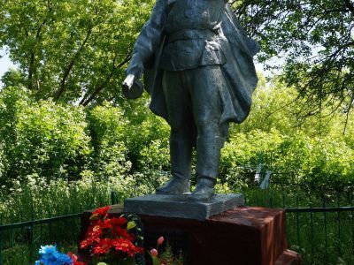 Братская могила 5 советских воинов, погибших в 1943 г. в бою с немецко-фашистскими захватчиками