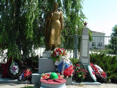 Памятник советским воинам, погибшим в годы гражданской войны