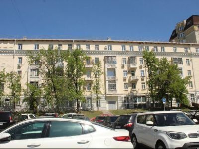 Многоквартирный дом артистов Башгостеатров и медицинских работников РЖСКТ «Медработник» (1936 год – Башпрогор, архитекторы Б.Г. Калимуллин и В.О. Вайднер;  1939 год – Башпроект, архитектор Н.Ю. Лермонтов)