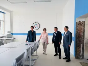 Дмитрий Садовников проверил строительство и ремонт школ в Якутске