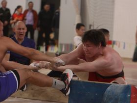 В селе Хатассы выявлены чемпионы Якутска по мас-рестлингу