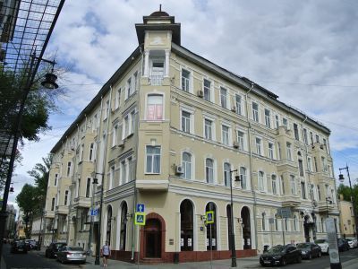 Доходный дом В.К. и П.К.Микини, 1901 г., архитектор В.А.Властов, 1905 г., гражданский инженер П.К.Микини. Здесь в 1908-1911 гг. жил выдающийся русский философ Н.А.Бердяев