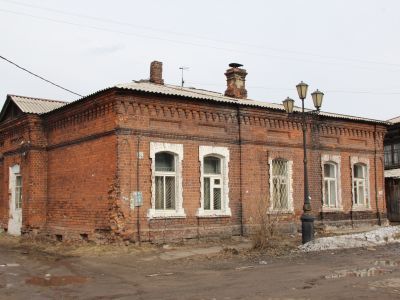 Каменный флигель