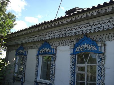 Дом жилой с усадьбой