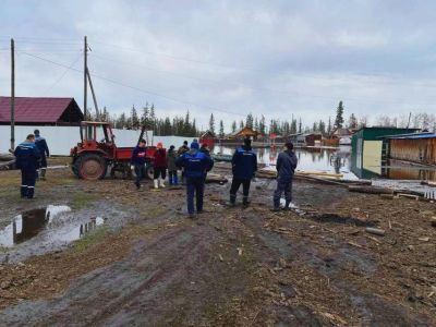 В пострадавших от паводка населенных пунктах Намского района восстановили электроснабжение