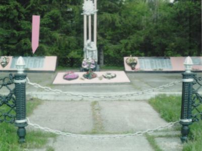 Братская могила советских воинов