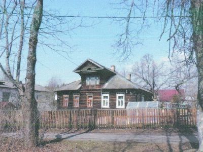 Дом причта (деревянный с мезонином)