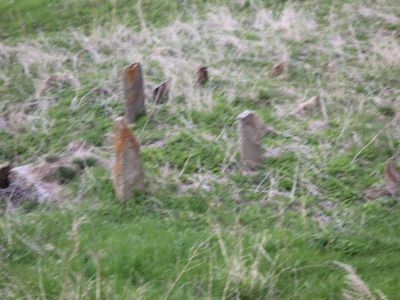 Стелы надмогильные (2 единицы)