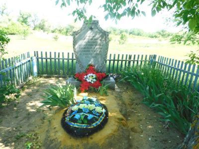 Братская могила советских воинов, погибших в период Сталинградской битвы