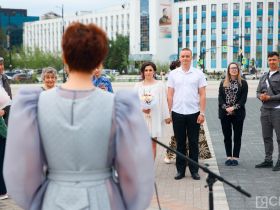 Первая летняя регистрация брака прошла на площади Республики в Якутске