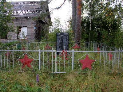 Братское захоронение советских воинов, погибших в 1941-44 гг.