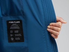 Утепленное пальто с капюшоном