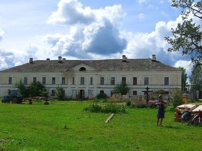 Настоятельский и братский корпус