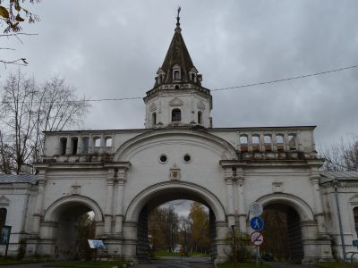 Передние ворота дворца Алексея Михайловича