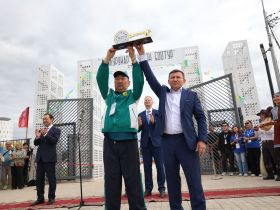 В селе Ытык-Кюель торжественно открыли стадион «Дьулуруйар Ньургун Боотур»