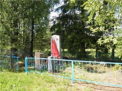 Братская могила воинов Советской Армии, погибших в 1944 г.