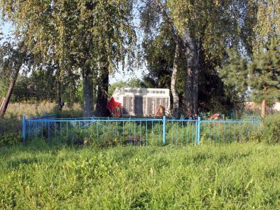 Братское захоронение советских воинов, погибших в 1941-1944 гг.