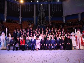 Лучших школьников чествовали на Ёлке главы Якутии