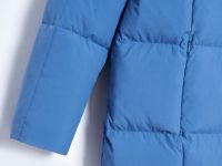 Пуховое пальто с капюшоном и воротником-стойкой