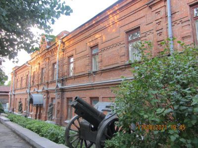 Здание областного краеведческого музея, где бывал нарком просвещения А.В. Луначарский, работали организаторы музея и Пензенского ботанического сада, видный геоботаник И.И. Спрыгин, ряд других деятелей науки, культуры