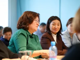 Айсен Николаев встретился с работающими в военных госпиталях психологами из Якутии