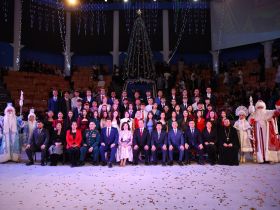 Лучших школьников чествовали на Ёлке главы Якутии