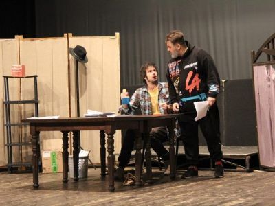 Русский театр готовит премьеру спектакля "Академия смеха"