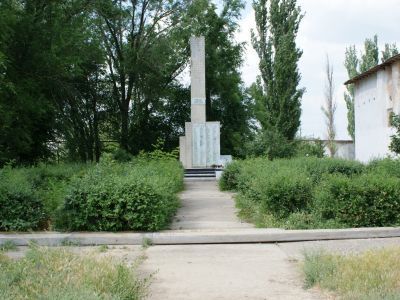 Братская могила красноармейцев и советских воинов