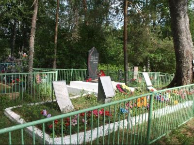 Братская могила воинов Советской Армии, погибших в 1941-1945 гг. в боях с немецко-фашистскими захватчиками