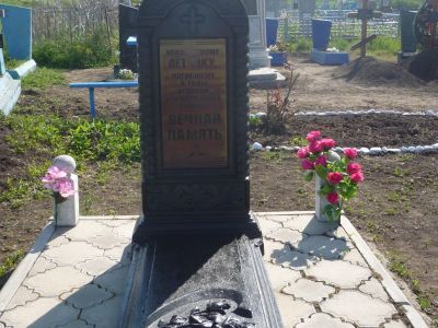 Могила неизвестного советского летчика, погибшего в бою с фашистами