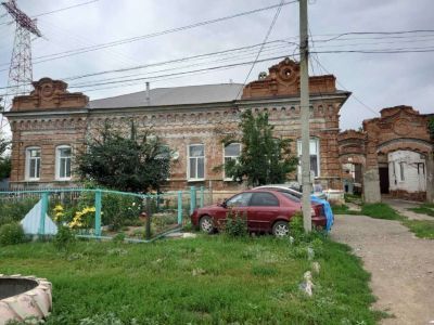 Главный дом с воротами и калиткой