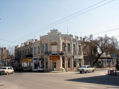 Дом жилой с торговыми помещениями на первом этаже