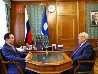 Айсен Николаев провел встречу с сенатором от Якутии Егором Борисовым