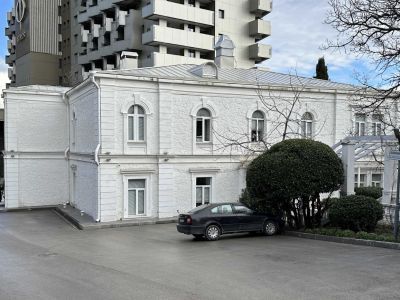 Дом управляющего с лестницей