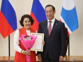 Глава Якутии наградил победителей и призеров всероссийской олимпиады школьников