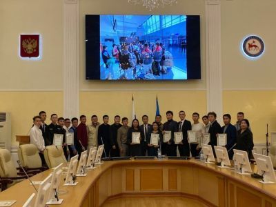 Бойцов студотрядов наградили за помощь в ликвидации последствий паводка в Верхоянском районе