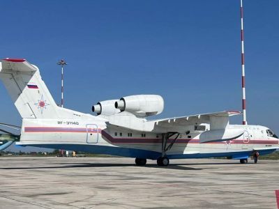 Самолет Бе-200 сегодня работает в Мирнинском районе