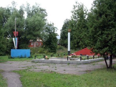 Памятное место, где захоронены советские воины и местные жители, погибшие в фашистском концлагере в 1941-44 гг.