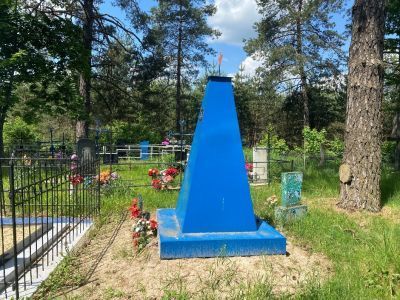 Братская могила 7 советских воинов, погибших в боях с немецко-фашистскими захватчиками
