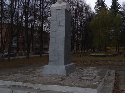 Памятник В.И. Ленину. 1969 г. Скульптор Егоров. Мрамор