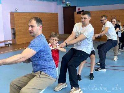 Энергия единства: как спорт и викторины сближают семью!