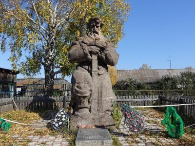 Братская могила одиннадцати партизан, зверски замученных колчаковским карательным отрядом в июне 1919 г.