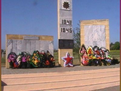 Братская могила воинов, погибших в годы гражданской и Великой Отечественной войн