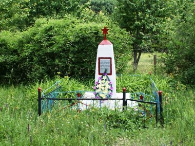 Братская могила партизан и мирных жителей-жертв фашистского террора