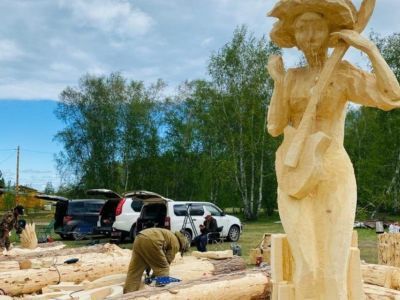 В Амгинском районе Якутии проходит конкурс мастеров резьбы по дереву