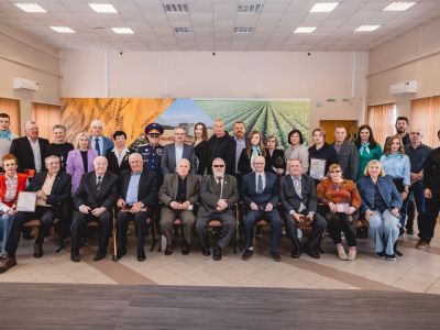 Секретарь СЖР Владимир Касютин вручил награды липецким журналистам