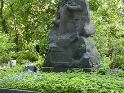 Надгробие В.Л.Дурова