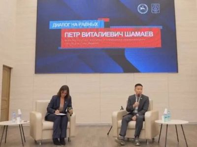 Министр молодежи Якутии встретился со школьниками и студентами в Нерюнгри