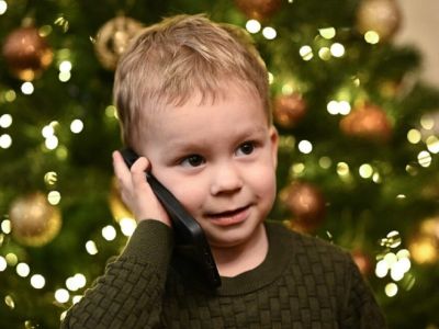 Расскажи, Снегурочка: в России вновь заработала горячая линия Деда Мороза и его помощников