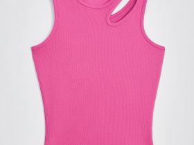 Майка с фигурным разрезом